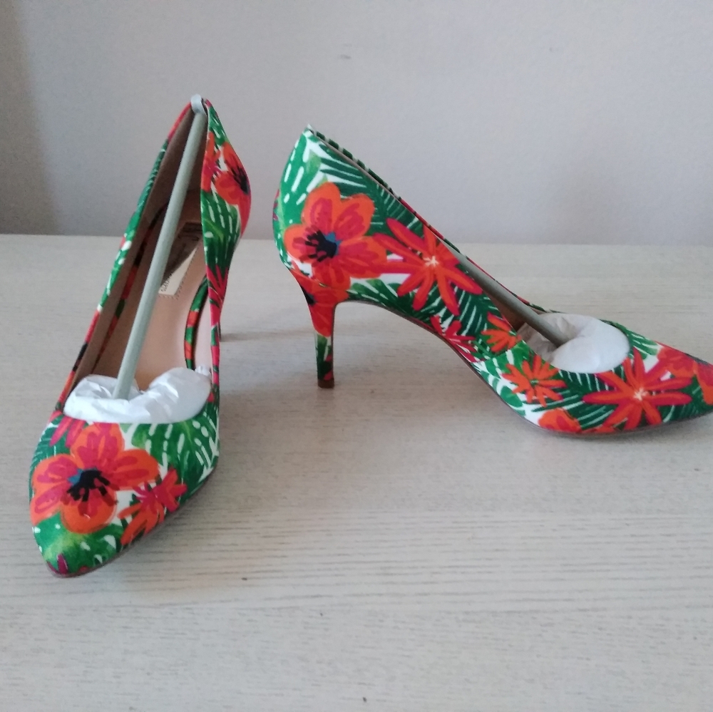 NWOT-INC International Concepts/ Flora Multi-Color, size 7.5 M